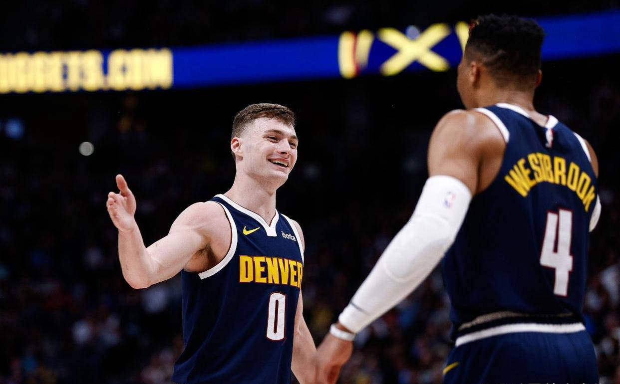 德布劳内新星重返赛场表现突出，掘金前途光明！赢得满堂喝彩