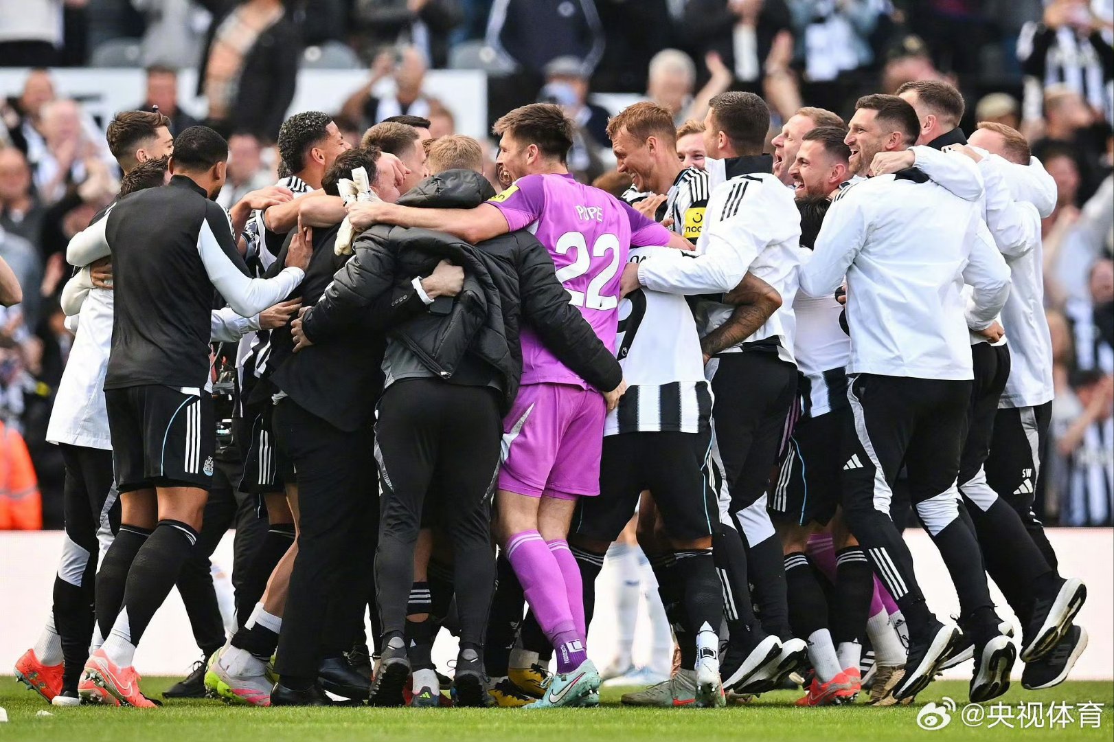 集结日拜仁慕尼黑备战英超，内部沟通细节曝光，震撼外界，控场能力受关注