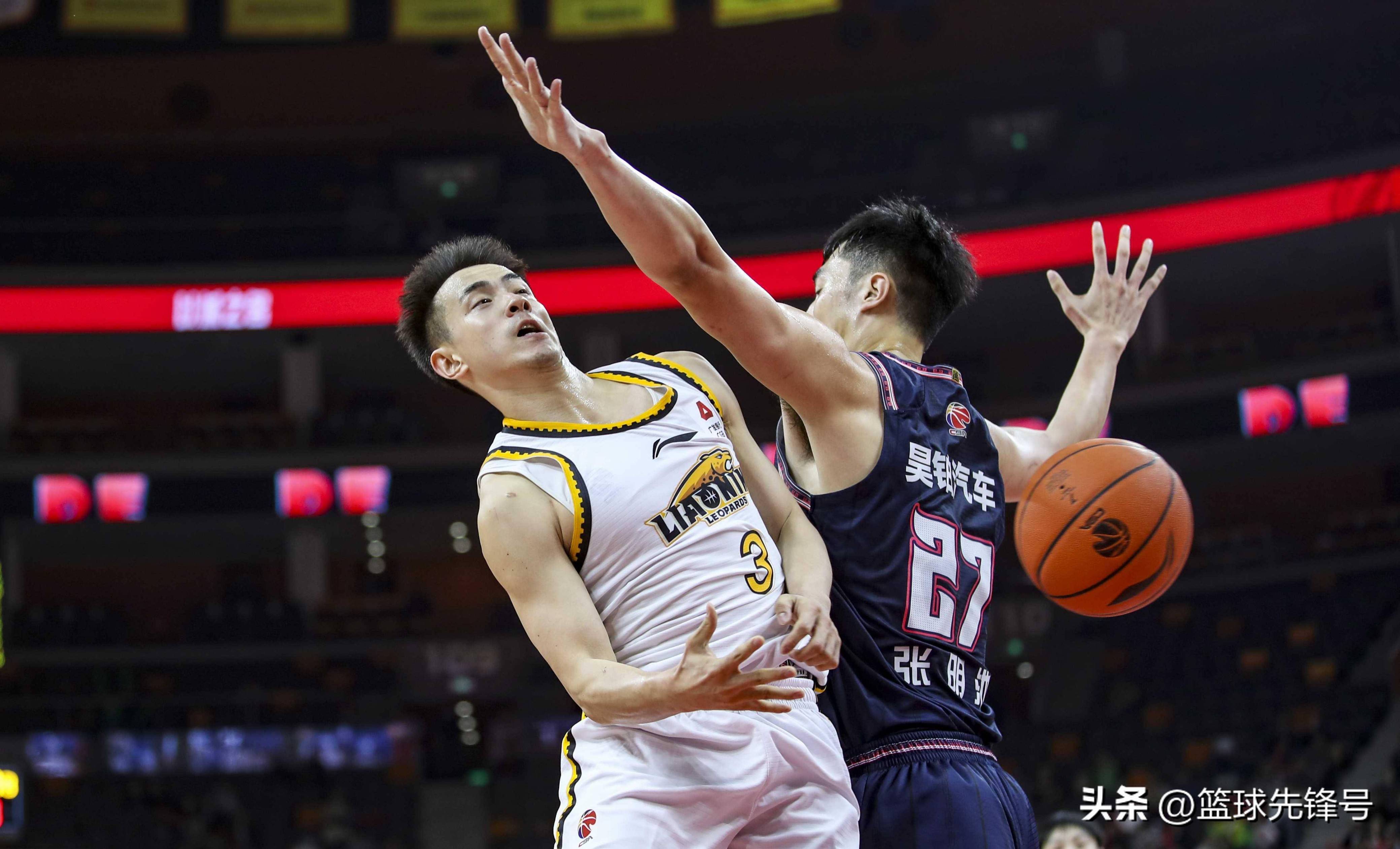 包含广州队训练开放日；清晨强势反弹引欢呼；CBA常规赛在即；赛程密集仍需轮换的词条