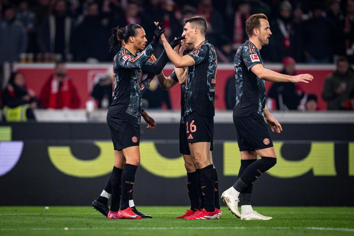 拜仁慕尼黑发布备战花絮,赛前内部沟通,NBA常规赛任务艰巨,阵容厚度经受考验 拜仁慕尼黑发布备战花絮,赛前内部沟通,NBA常规赛任务艰巨,阵容厚度经受考验