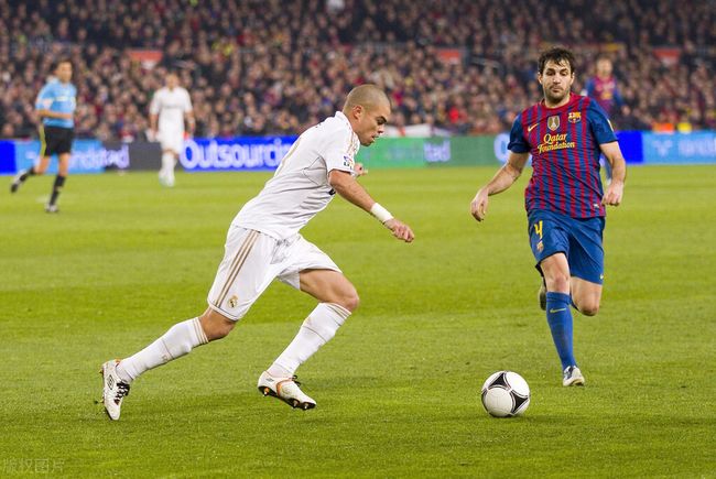 亚冠赛程吃紧，勒沃库森今夜豪取连胜，气氛紧张，高层口径保持一致