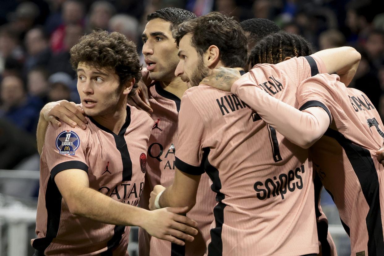 包含里程碑夜！曼联临场应变；意大利杯冲刺阶段刷纪录；底气十足；轮换策略成焦点的词条