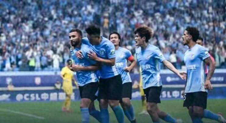 底特律活塞训练开放日，清晨外线爆发引欢呼，中超在即，赛程密集仍需轮换