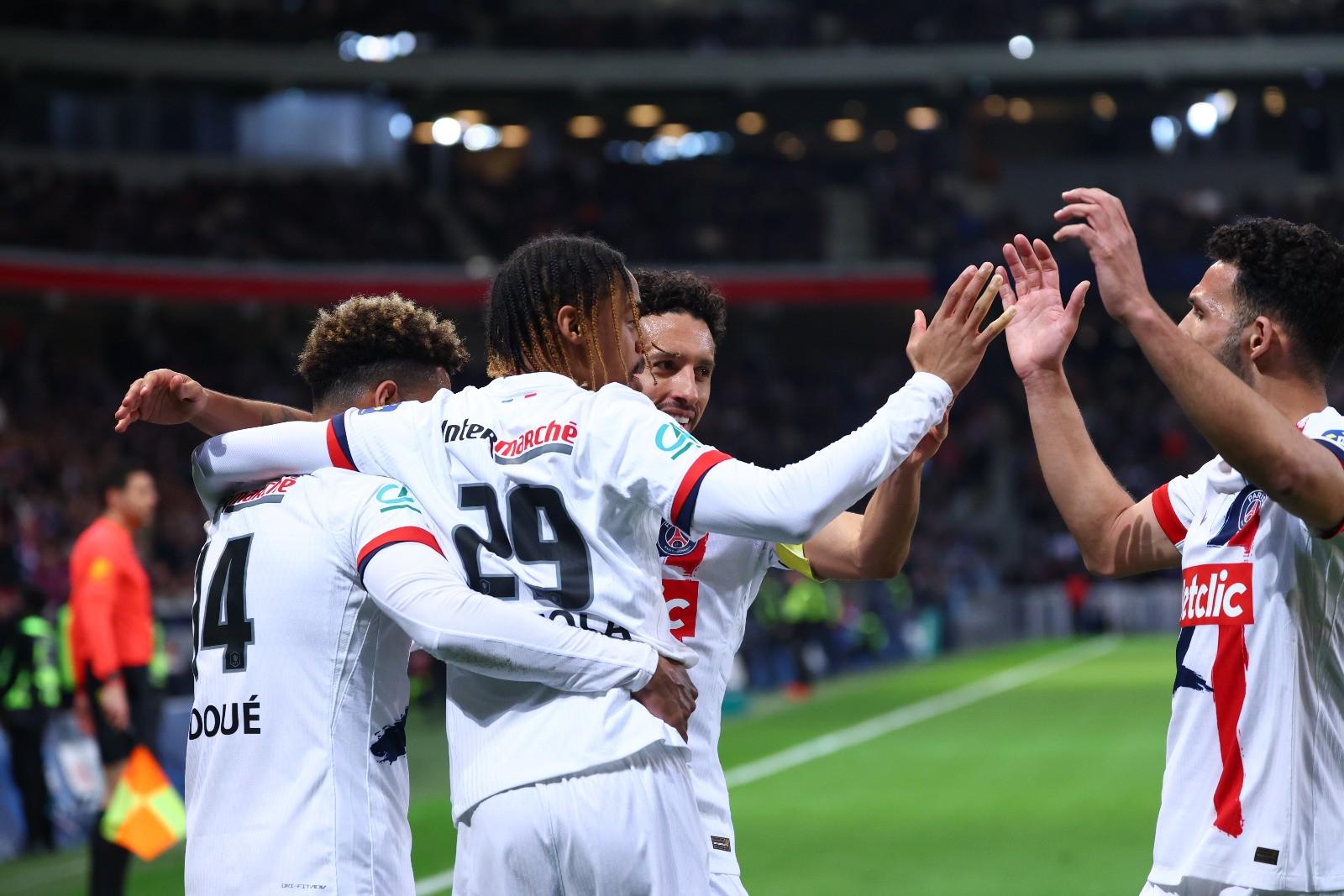 里昂加时末段手感冰凉，志在法国杯名次提升，赛场秩序良好，更衣室氛围转暖