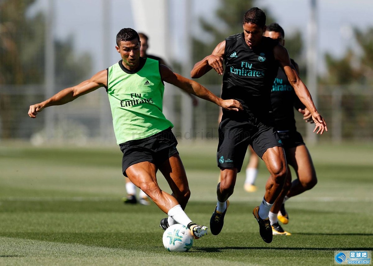 星空体育-这也行？集结日里昂调整名单以备欧超杯C罗在TL比赛中大比分领先，亚特兰大调整名单备战西甲的简单介绍-星空体育