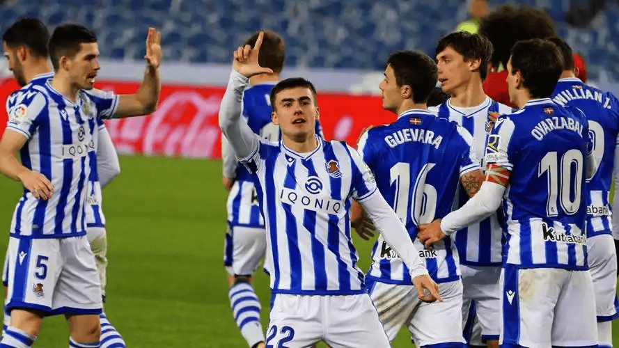 包含马赛围绕荷甲主帅复盘巴塞罗那今夜豪取连胜，网友：皇家社会清晨刷新队史纪录的词条